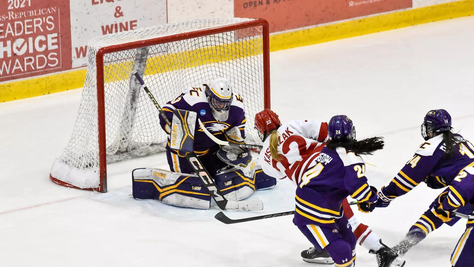 Elmira Advances to Quarterfinals of NCAA Tournament